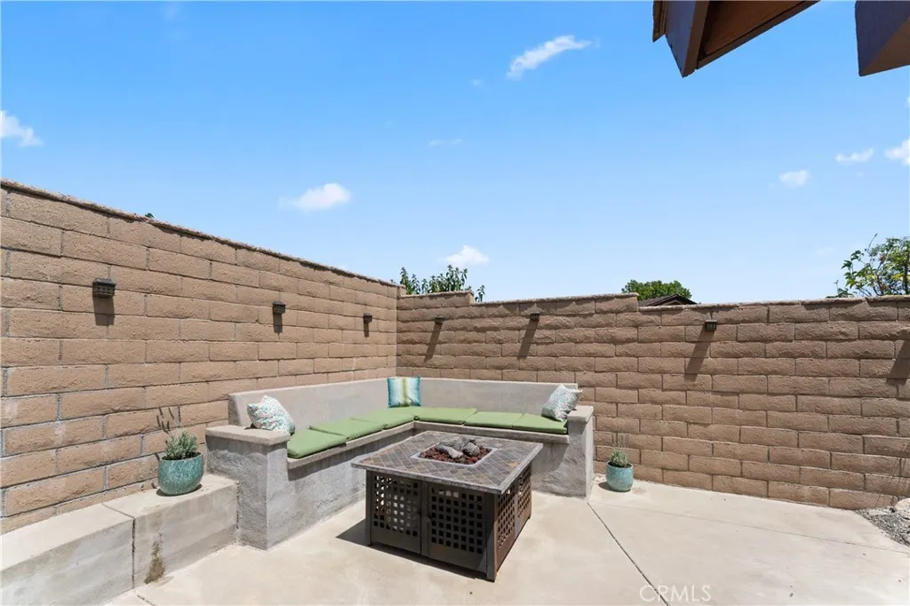 Built in Bench and Block Wall Fencing