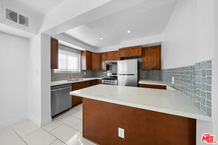 148 S Reeves Drive 4, Beverly Hills, California 90212 — photo 4