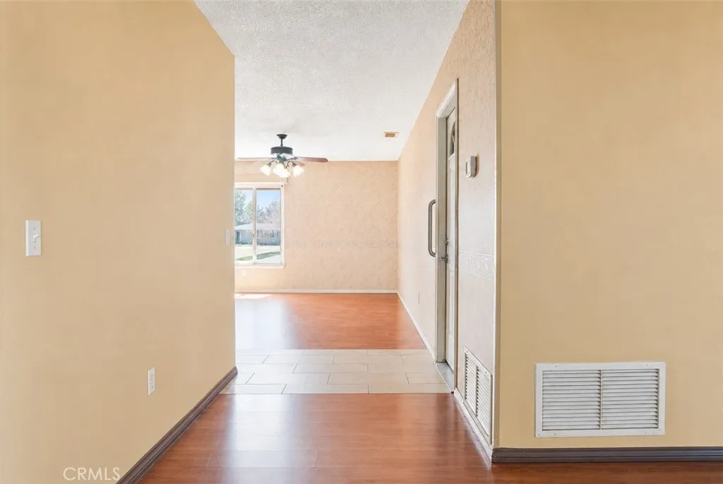 10415 Charleston, Riverside, California 92503 — photo 5
