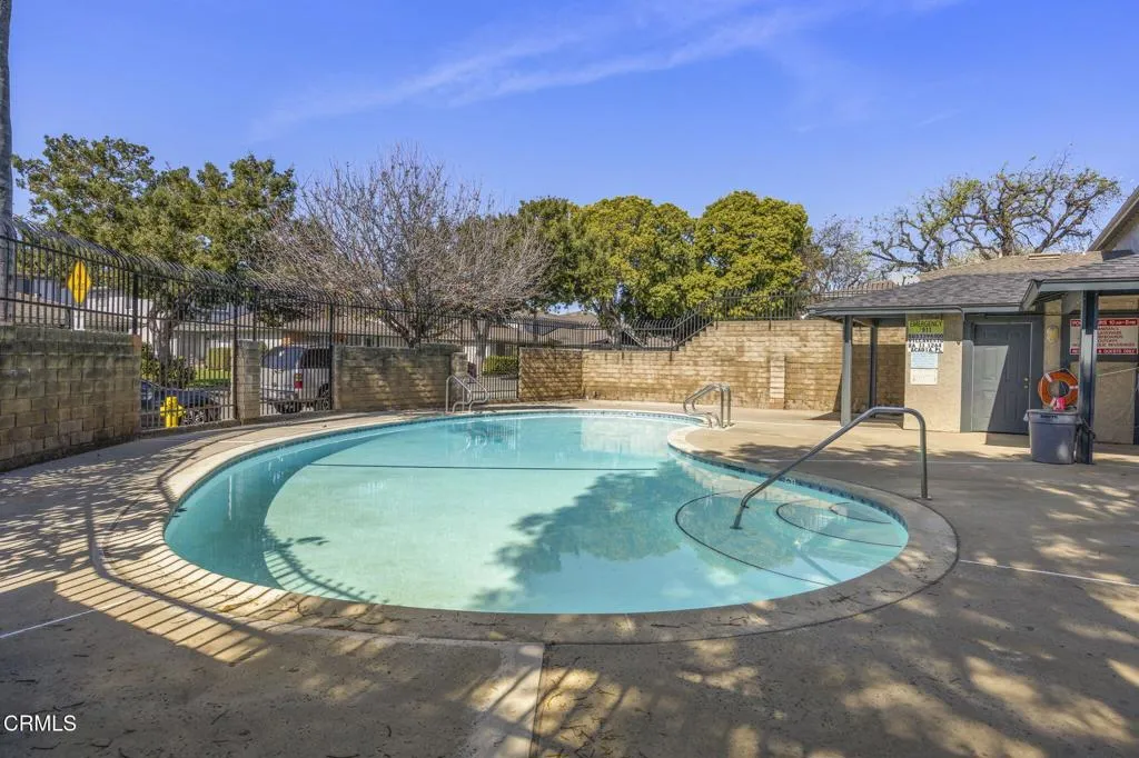 33-web-or-mls-UpmarketMedia_VillaPool1
