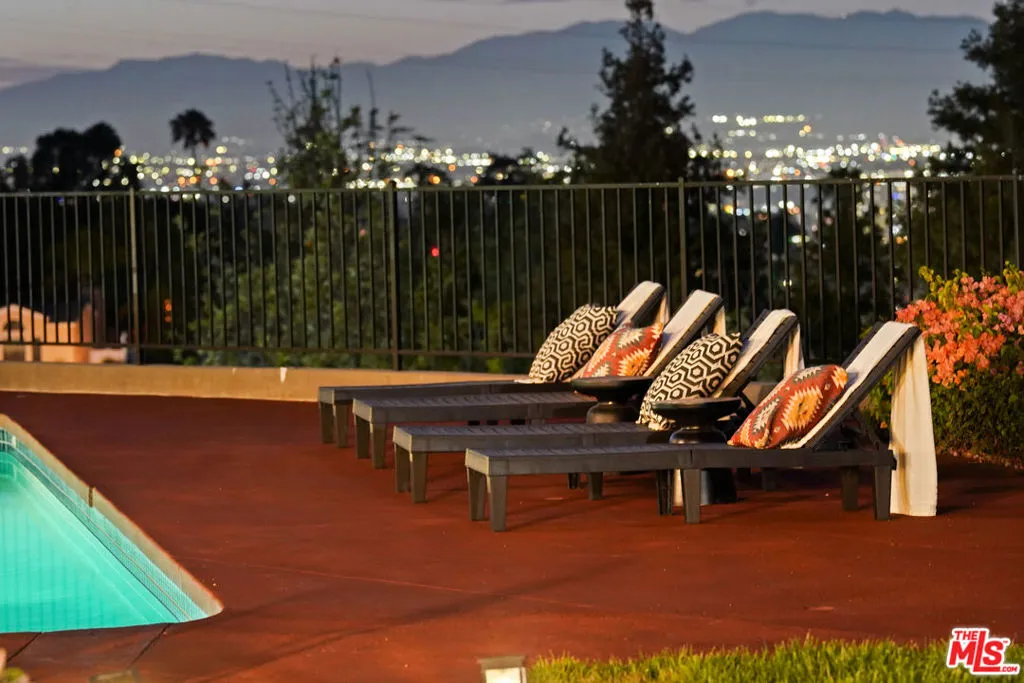 11107 Mountcastle Drive, Studio City, California 91604 — photo 4