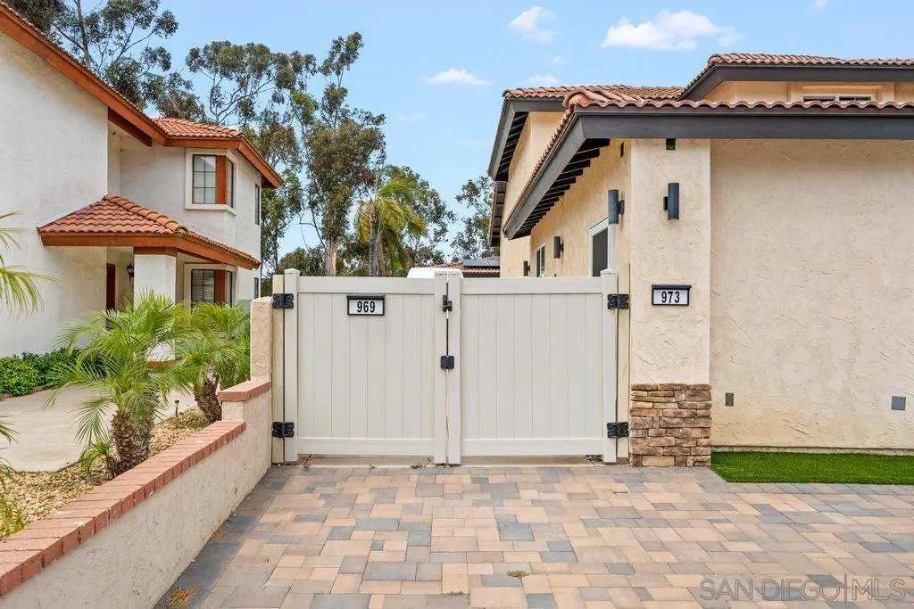 971 969-973 E J St, Chula Vista, California 91910 — photo 4