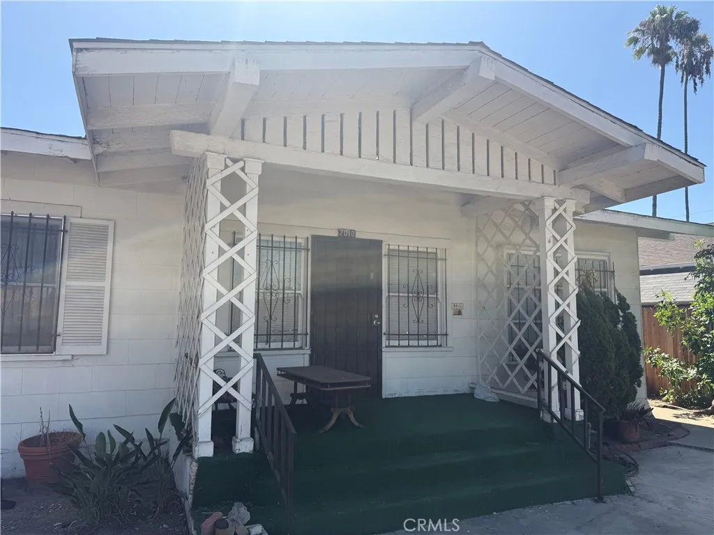 2010 Lime, Long Beach, California 90806 — photo 4