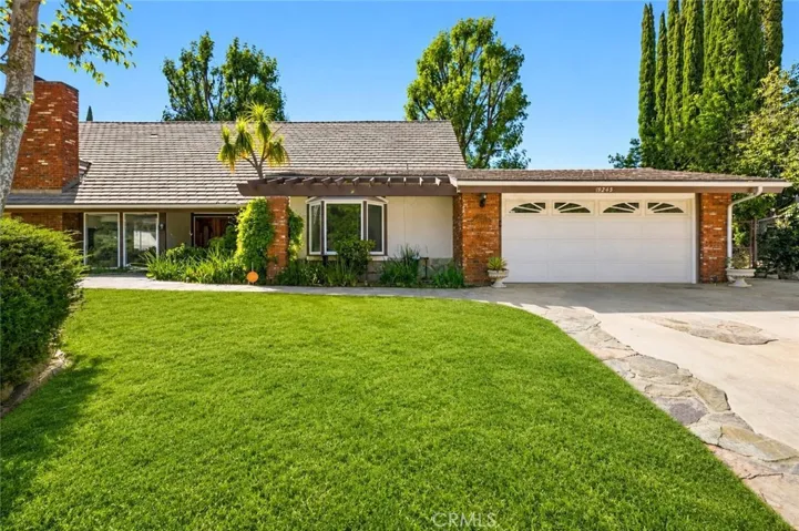 19245 Berclair Lane!Located on a quiet Cul-de Sac Street