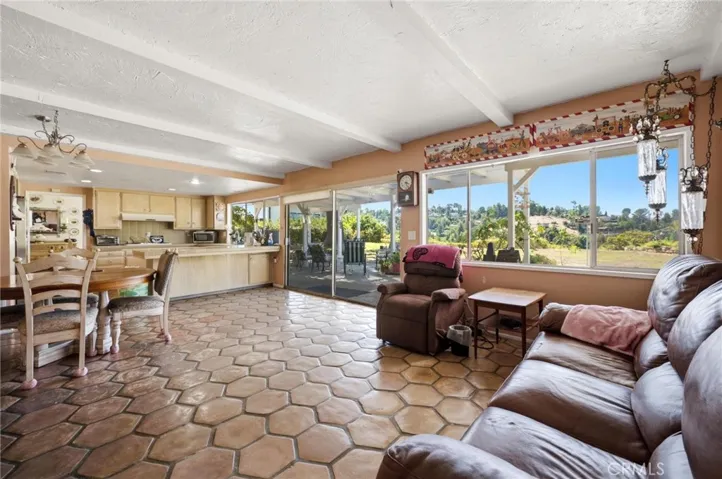 Large Open Floor Plan to the Kitchen