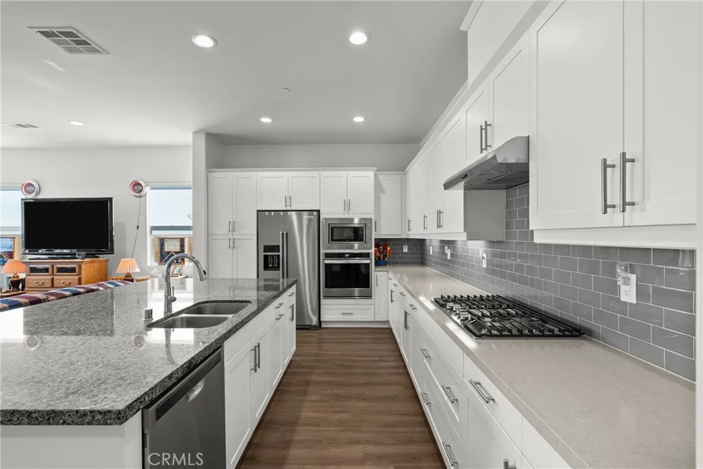 18725 Big Cedar Drive, Canyon Country, California 91387 — photo 4