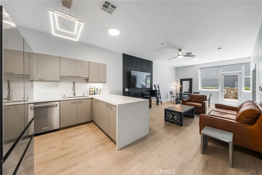 435 W Center St