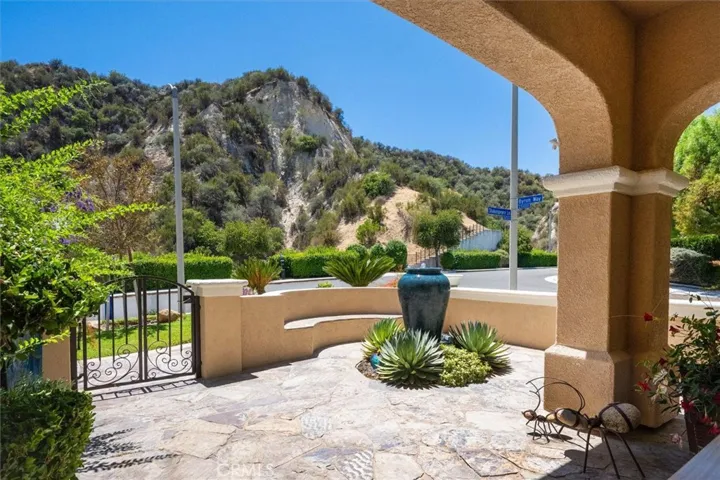 Front Courtyard with No Front Neighbors
