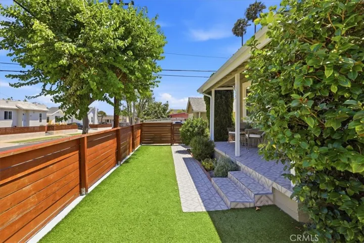 1315 Field Avenue, Inglewood, California 90302 — photo 4