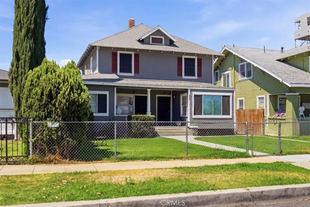 324 W C St
