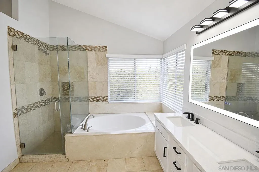 LARGE SEPARATE SOAKING TUB
