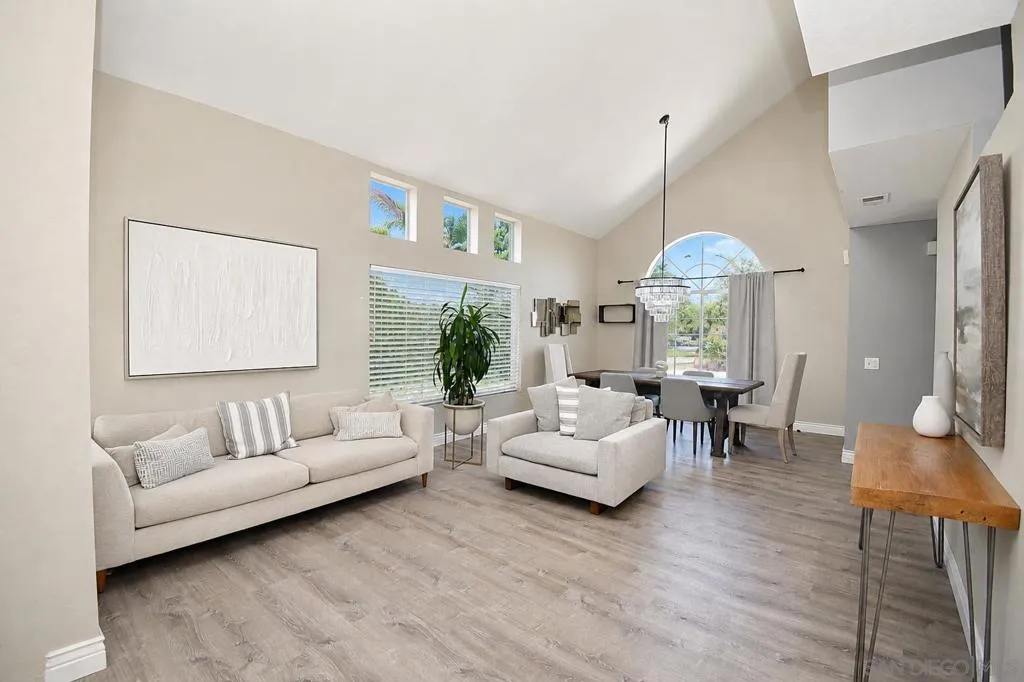 20 FOOT VAULTED CEILINGS