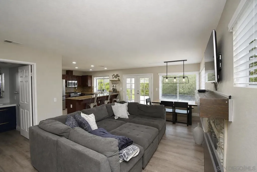 LARGE 21X14 FAMILY ROOM
