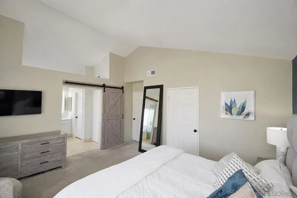 MASTER BEDROOM WITH 2 CLOSETS