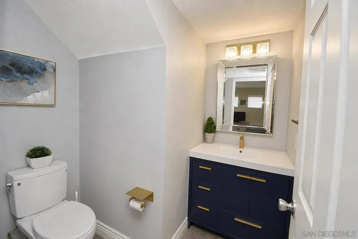 REMODELED 1/2 BATH DOWNSTAIRS