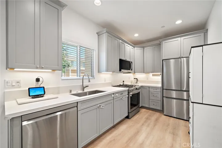 Plenty of cabinet space - soft close cabinets and drawers