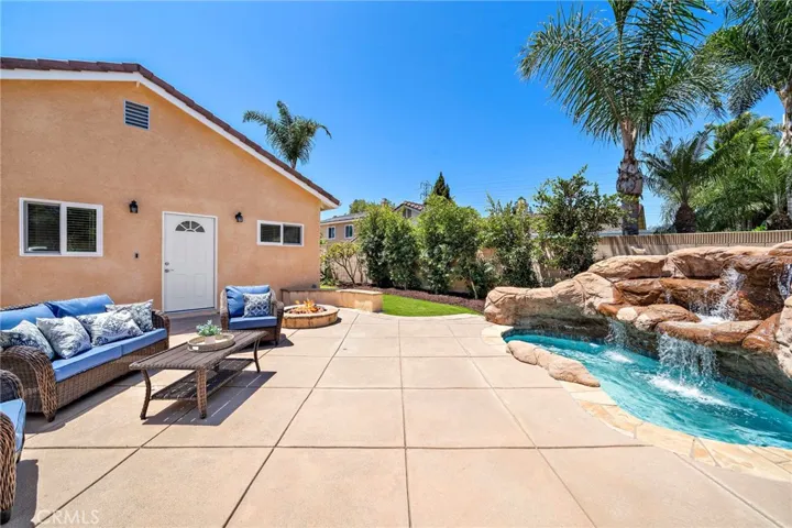 10,048-square-foot cul-de-sac lot