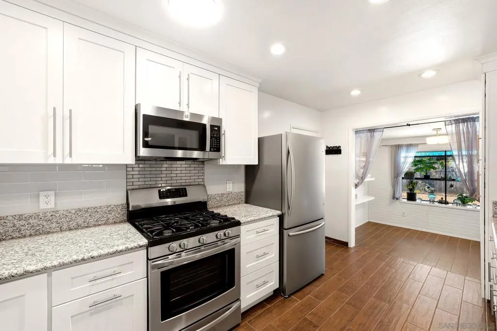 Update kitchen. Brand new fridge and new microwave.