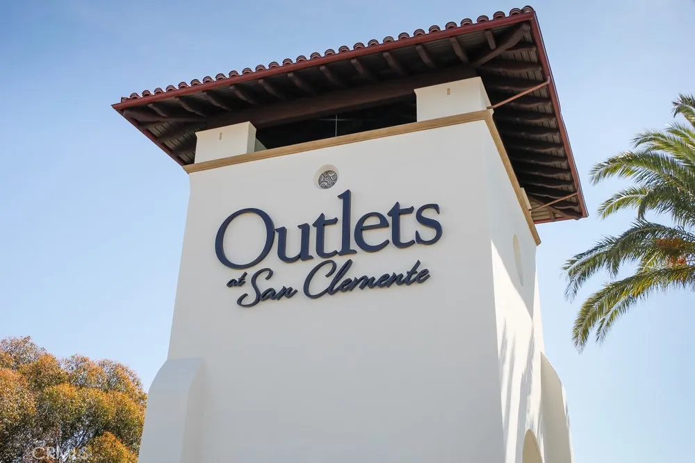 Nearby shopping, restaurants and entertainment at the San Clemente Outlets