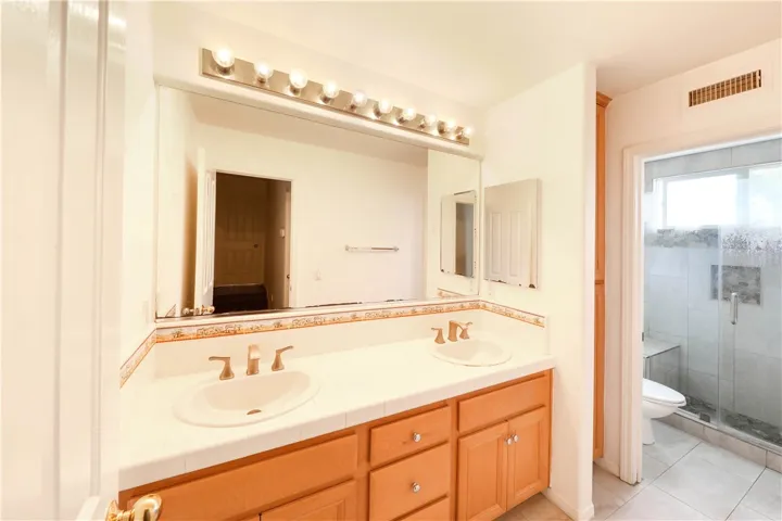 Second level bathroom with dual sinks