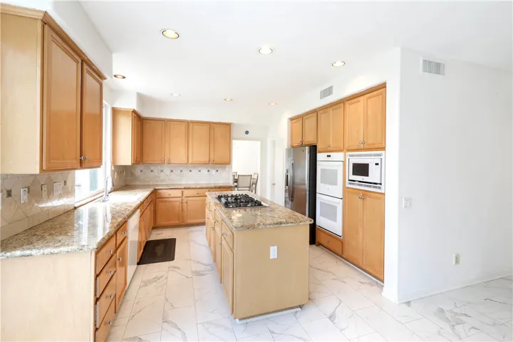 Spacious countertops