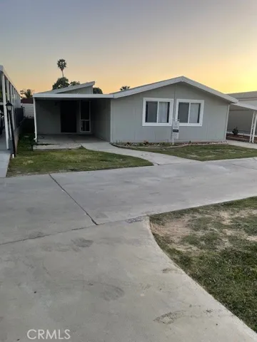 TRIPLE WIDE MOBILE HOME FRONT VIEW