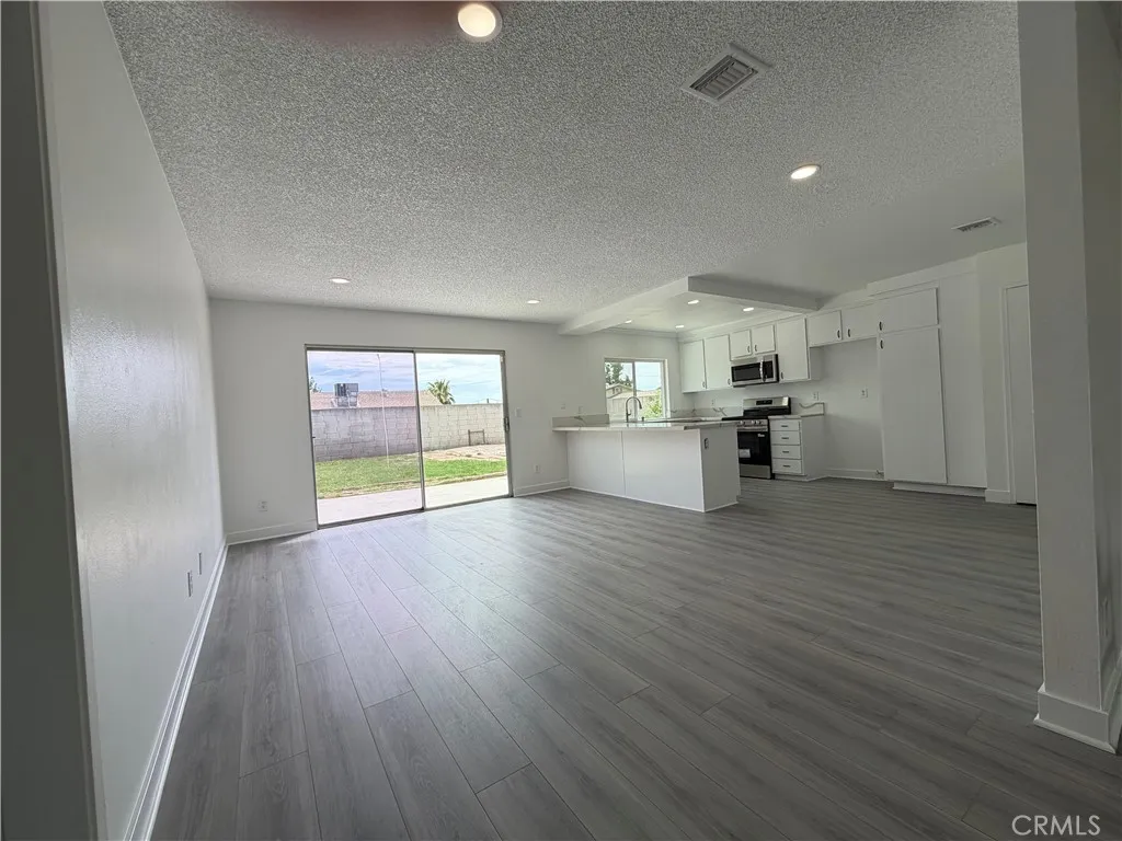 DINNING/KITCHEN