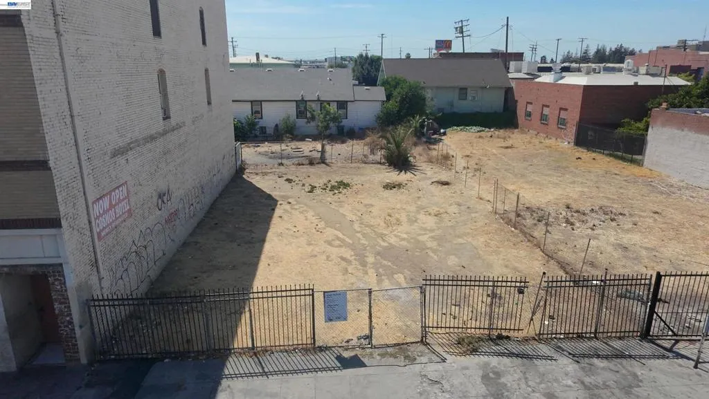 331 S San Joaquin St