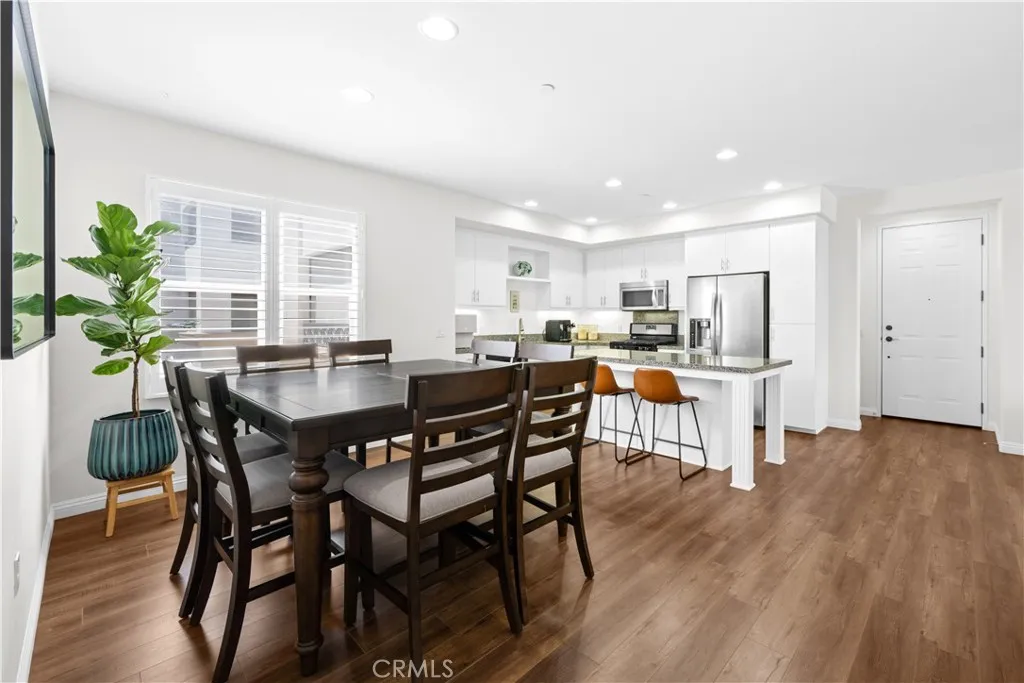Dining Area Off Kitchen