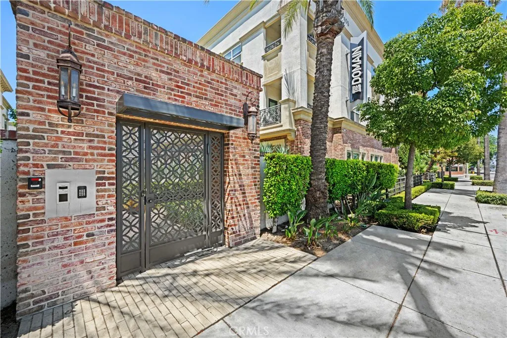 Domain Front Gate