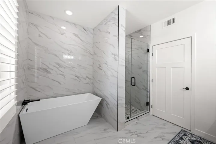 Floor-to-Ceiling Tile & Soaking Tub