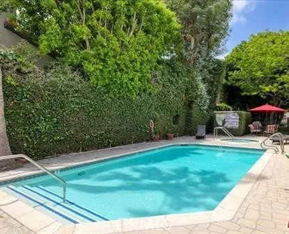 Pool & sitting area