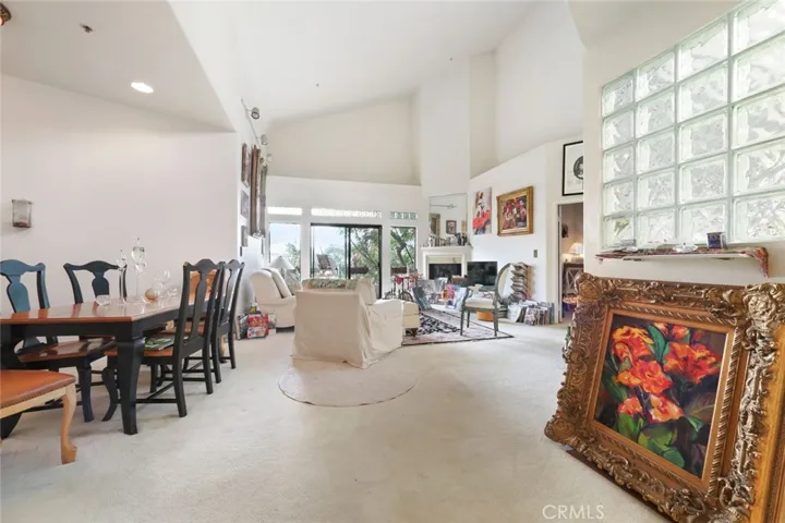 Spacious living room w/cathedral ceiling