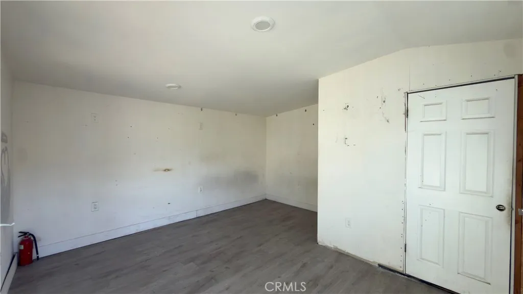 STORAGE ROOM. INTERIOR