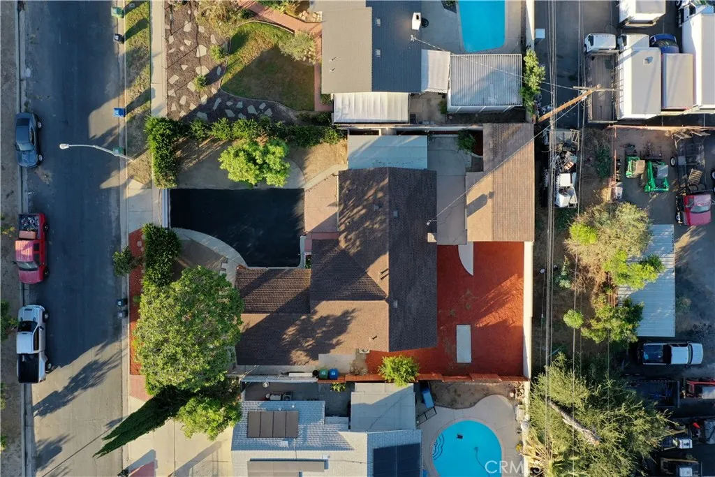 WOW CHECK OUT THIS BIRDS EYE VIEW.