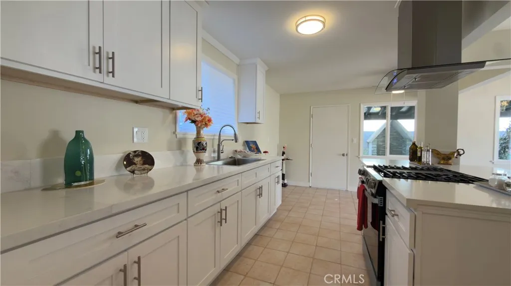 WOW, CHECK THIS KITCHEN OUT.