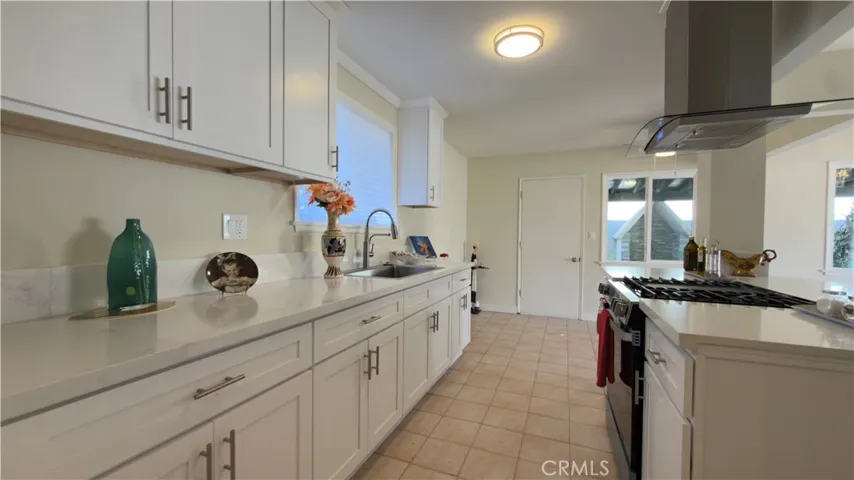 WOW, CHECK THIS KITCHEN OUT.