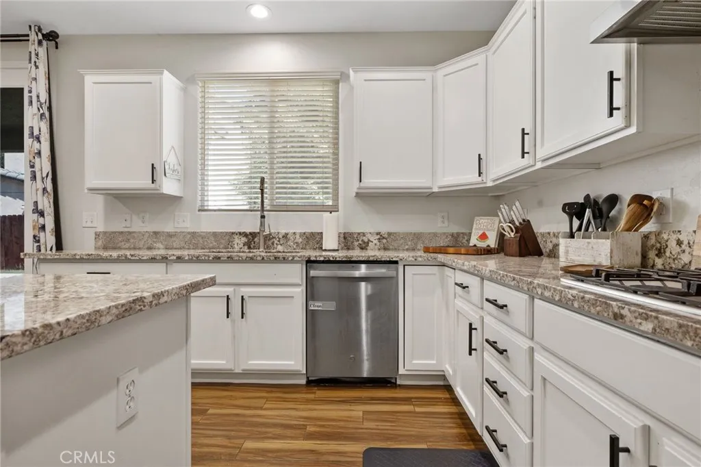 3320 W Glendale, Visalia, California 93291 — photo 4