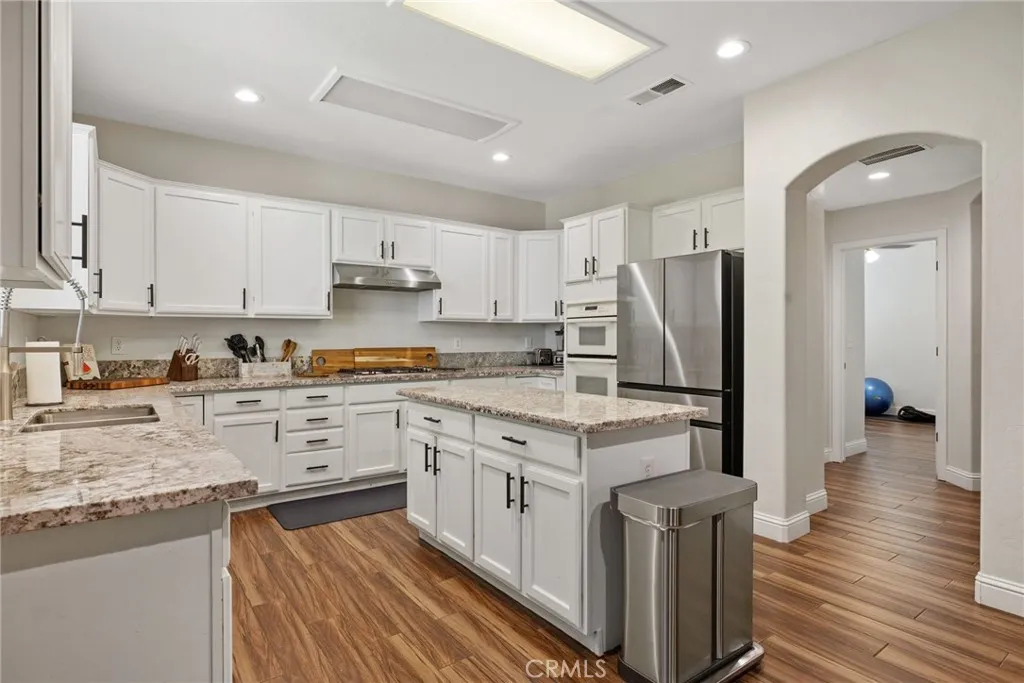 3320 W Glendale, Visalia, California 93291 — photo 5