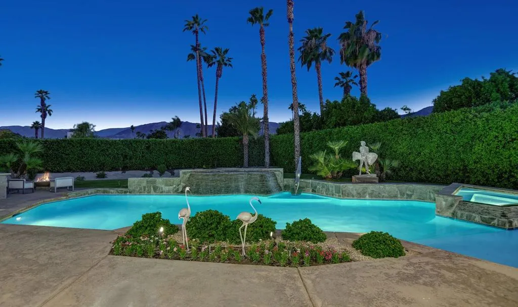 NIGHT POOL