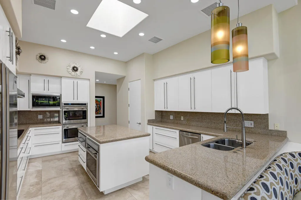 KITCHEN REVERSE