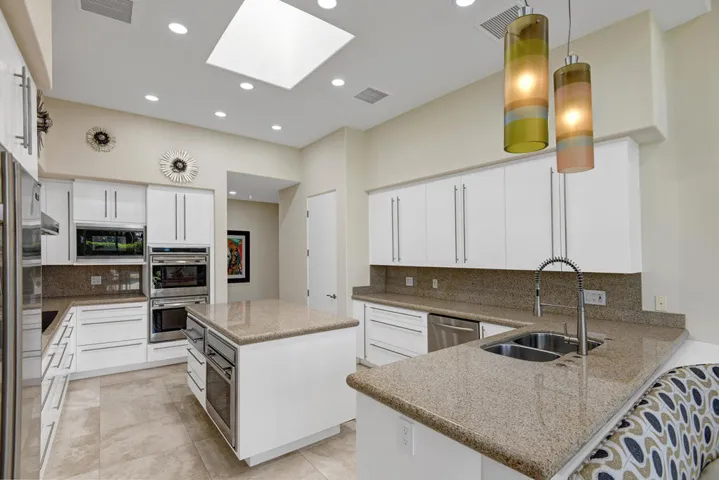 KITCHEN REVERSE