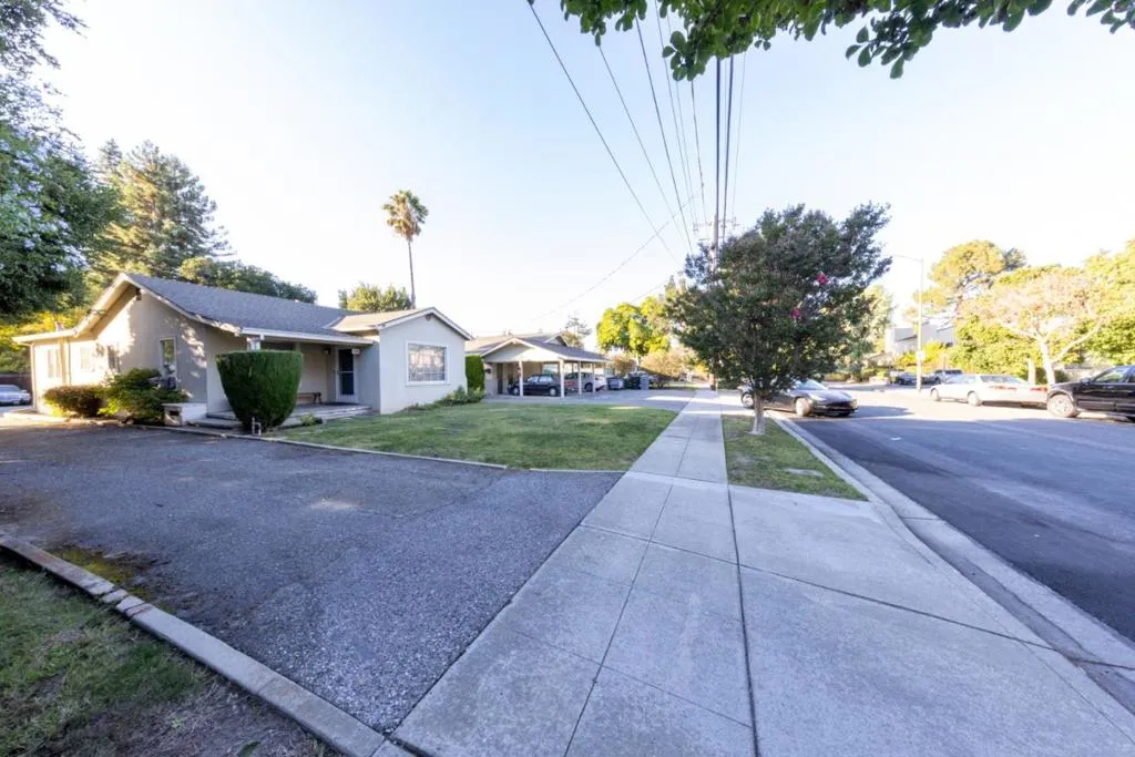 348352 Tyrella Ave
