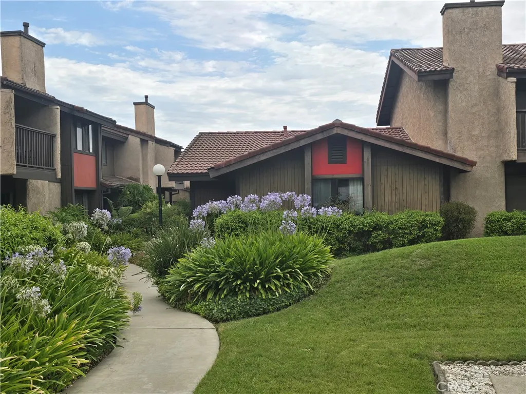 Side of unit backed to greenbelt!