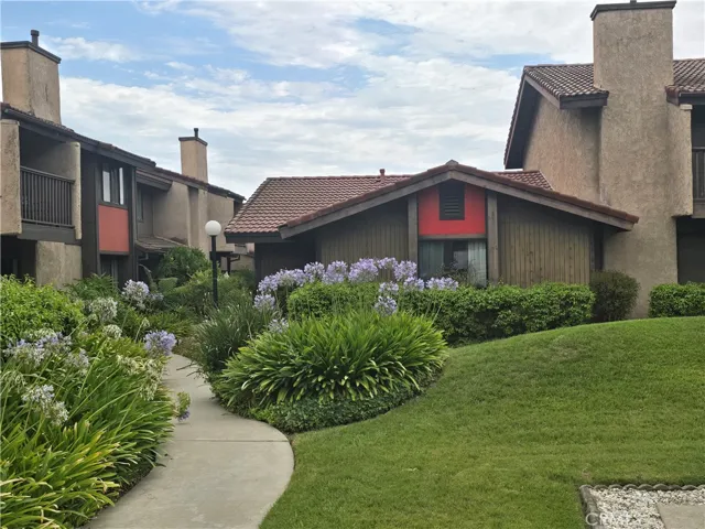 Side of unit backed to greenbelt!
