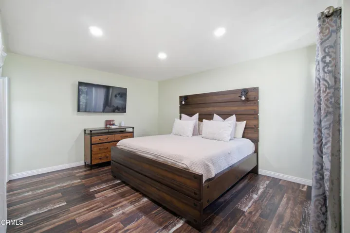 36_bedroom