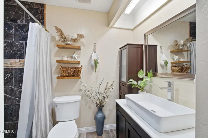 32_bathroom