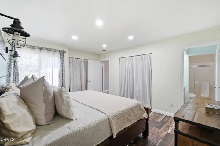 38_bedroom