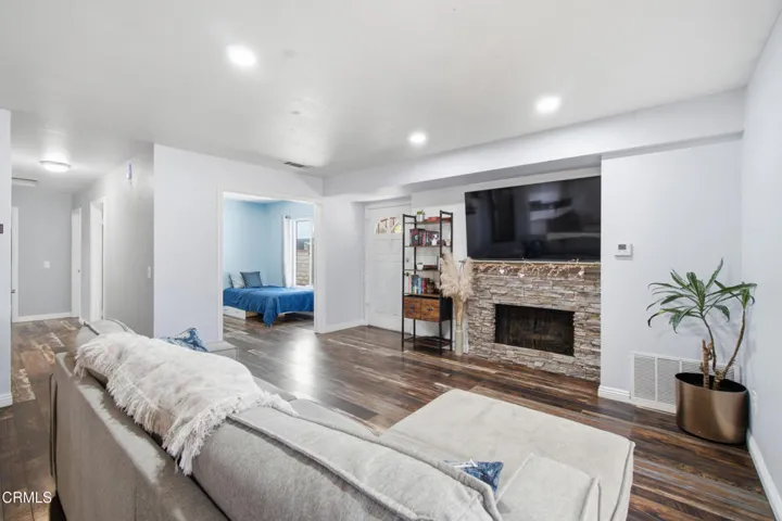 12_living room