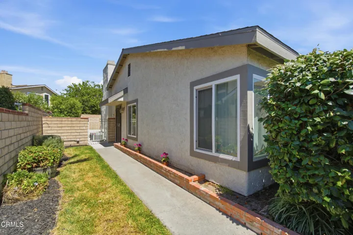 7_side exterior